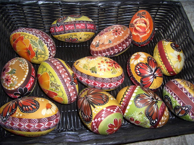 Czeching In Again - czechinginagain blog - Czech Egg Decorating Kraslice - painted Easter Eggs by Czechinginagain.blogspot.com 2