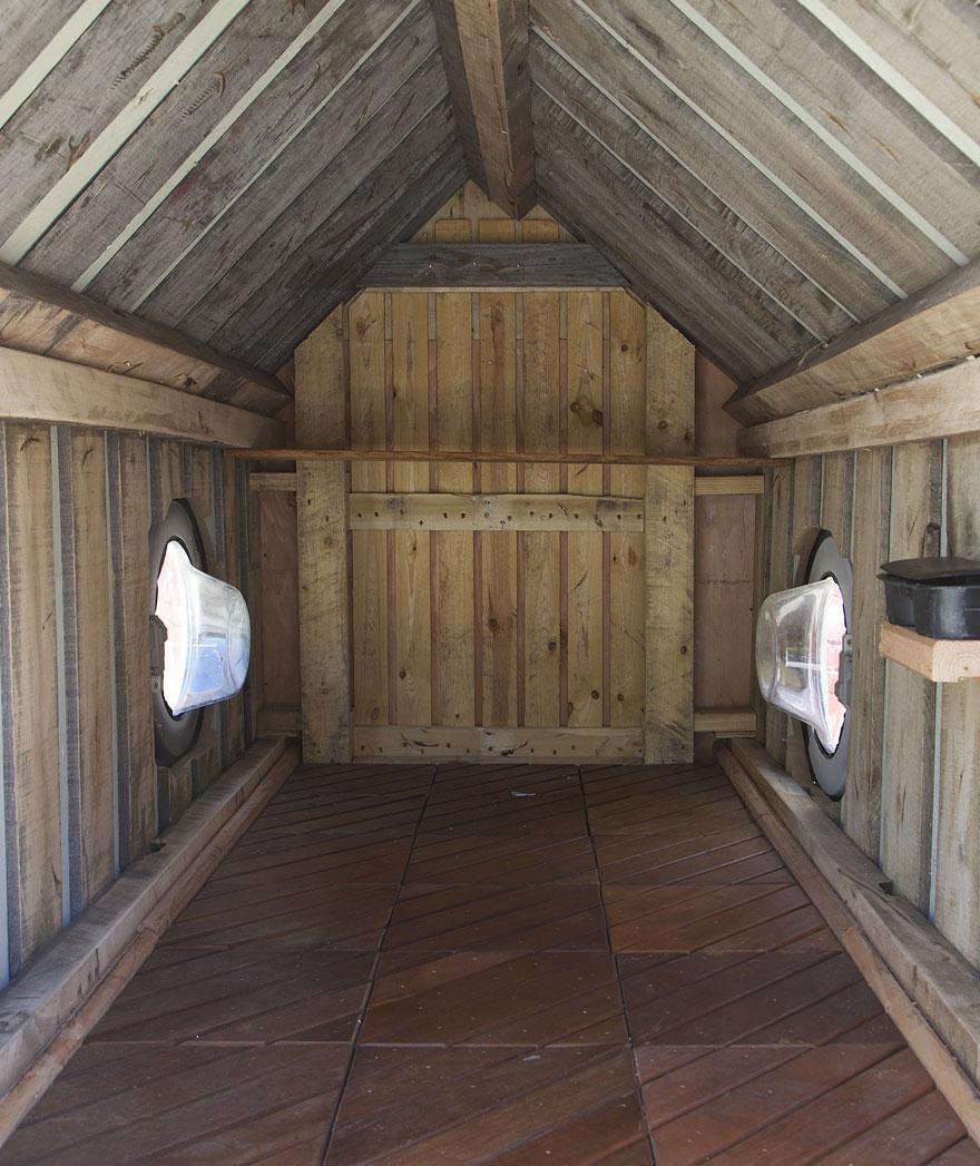 umetnik-pretvara-otpad-u-domove-za-beskucnike-15