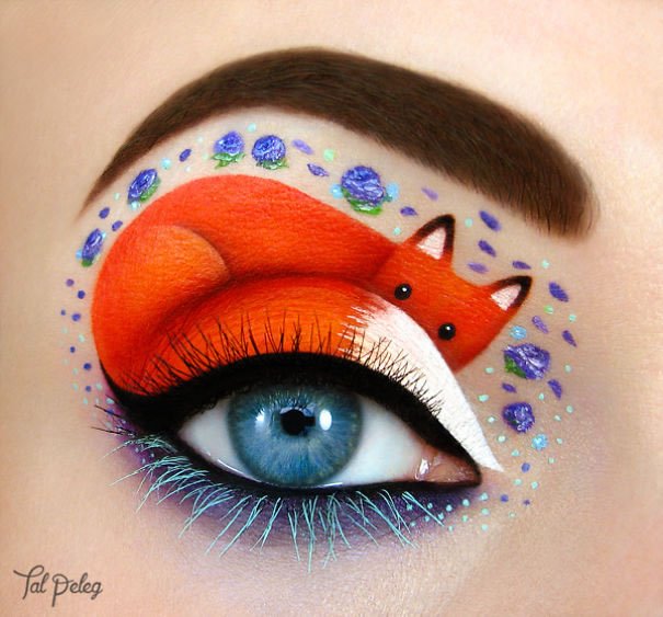 Šminkerka koja koristi oči kao umetničko platno