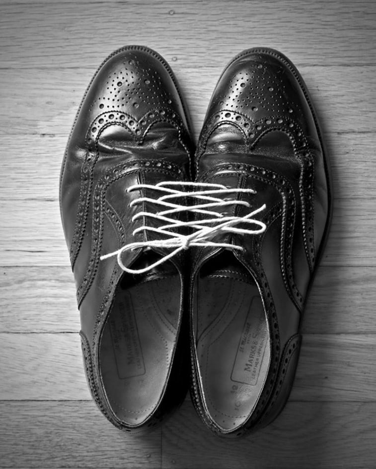 black 'n white mind bending optical illusions by Chema Madoz (11)
