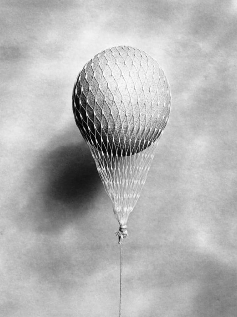 black 'n white mind bending optical illusions by Chema Madoz (20)