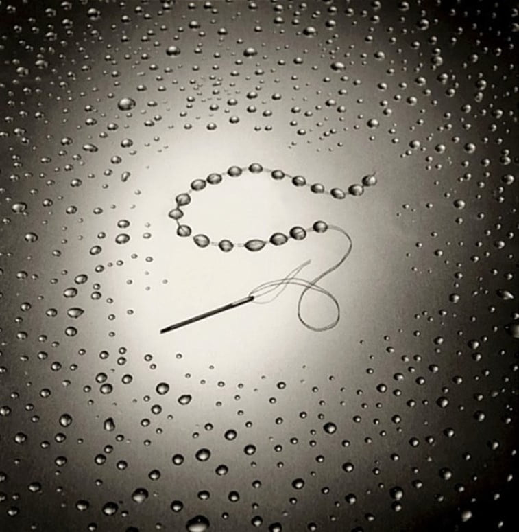 black 'n white mind bending optical illusions by Chema Madoz (8)