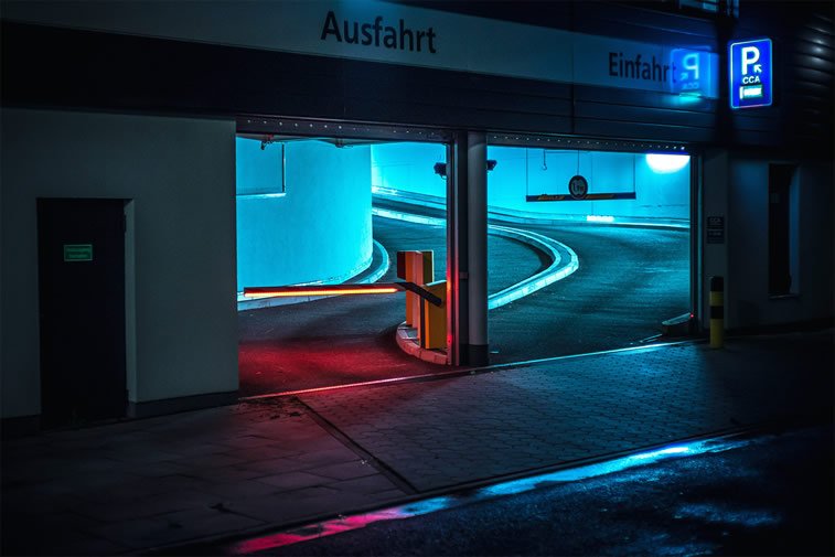 hamburg nocu fotografija ulaz u parking