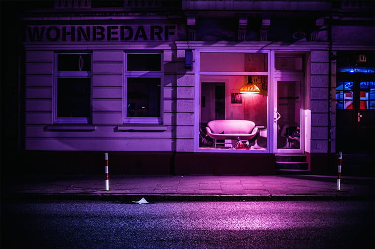 hamburg nocu fotografija izlog sofa