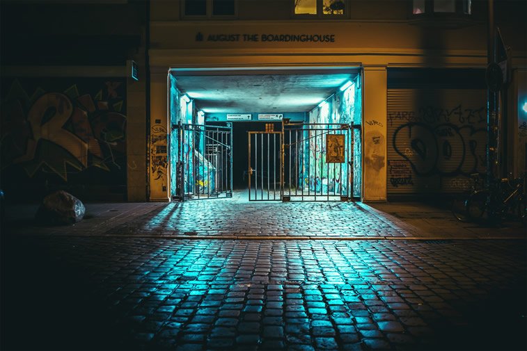 hamburg nocu fotografija kapija prolaz