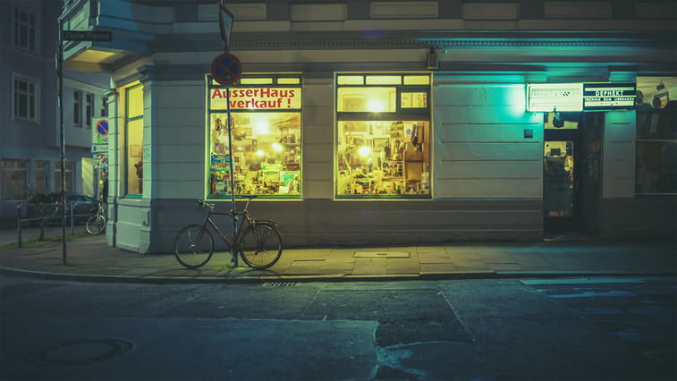 hamburg nocu fotografija izlog bicikl