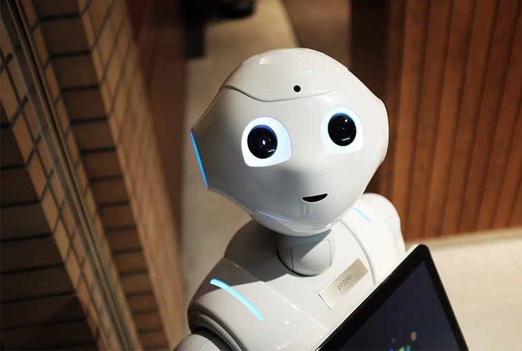 white robot artificial intelligence